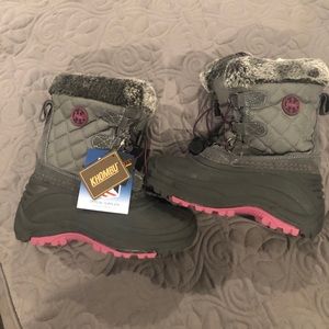 Khombu Rain/snow with faux fur and pink sole boots new with tags